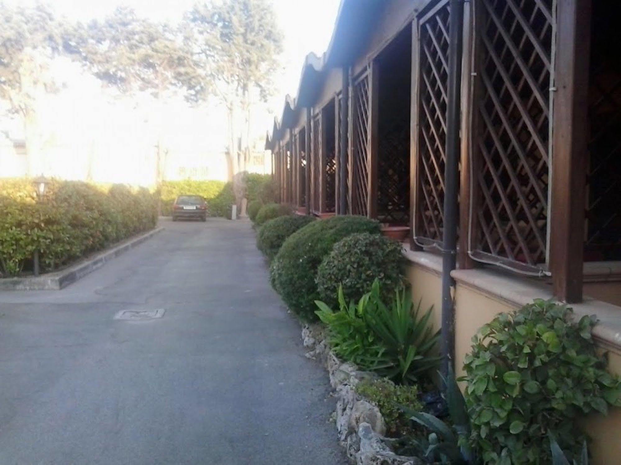 Hotel Federico II เนเปิลส์ ภายนอก รูปภาพ
