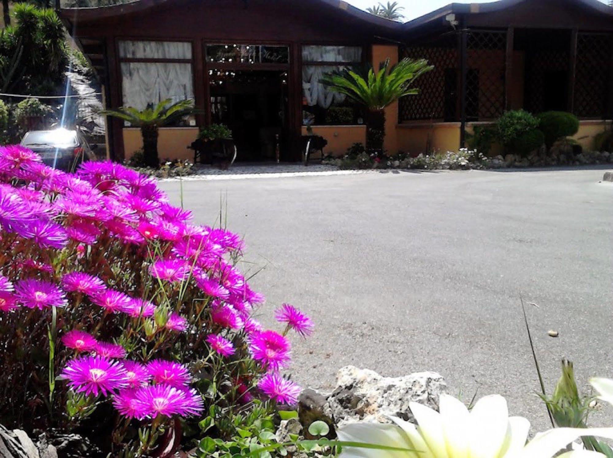 Hotel Federico II เนเปิลส์ ภายนอก รูปภาพ